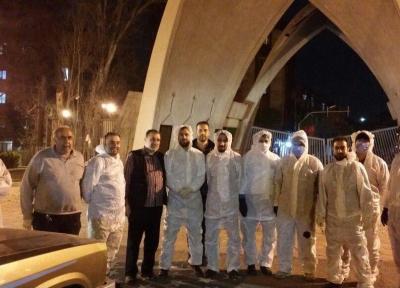گروه جهادی دانشگاه علم و صنعت درقالب 10 گروه معابر شهر تهران را ضد عفونی می کند