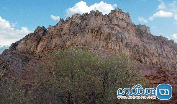 صخره های سیلدیریم یکی از جاذبه های دیدنی آذربایجان شرقی است