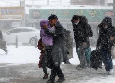 برف و سرما در ژاپن و کره پروازها و حرکت قطارها را لغو کرد